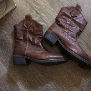 Autumn Run cowgirl booties